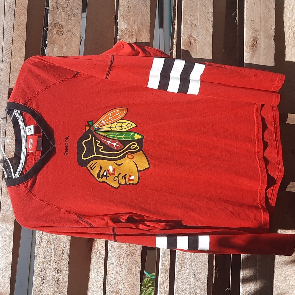 Blackhawks NHL long sleeve men's t-shirt size medium